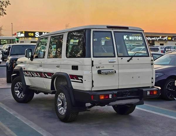 Toyota Land Cruiser 70 LX LC76 5 DOORS / 4.0L V6 PETROL A/T / LEATHER SEATS / DVD+CAMERA/PWR WINDOWS