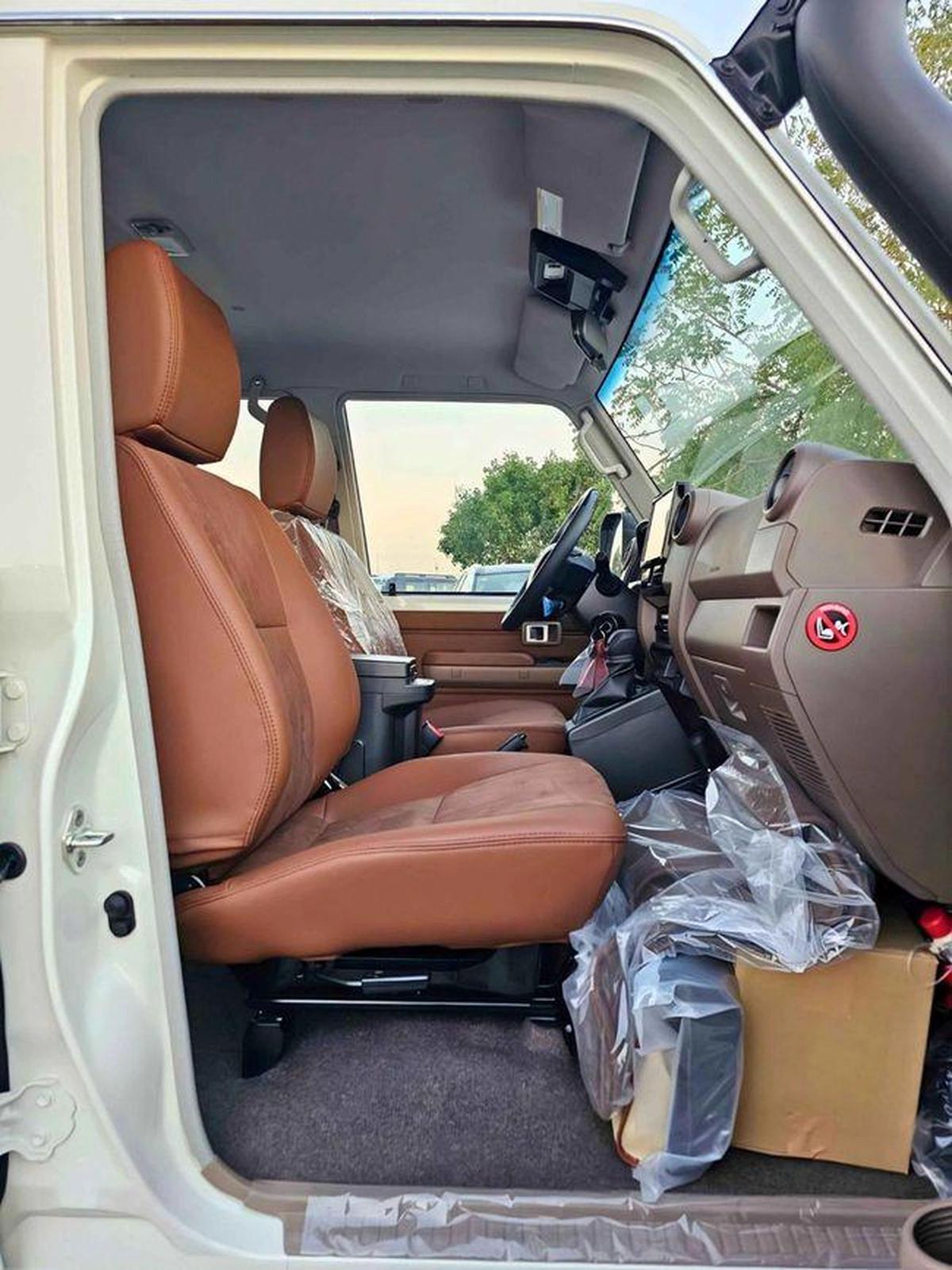 Toyota Land Cruiser 70 LX LC76 5 DOORS / 4.0L V6 PETROL A/T / LEATHER SEATS / DVD+CAMERA/PWR WINDOWS-7-7