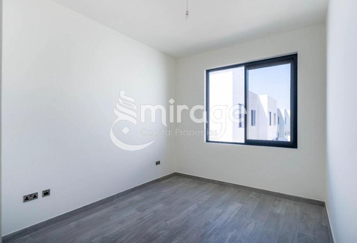 Spacious 3BR TH | Corner Unit |Vacant |Prime Area-5-5