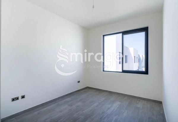 Spacious 3BR TH | Corner Unit |Vacant |Prime Area