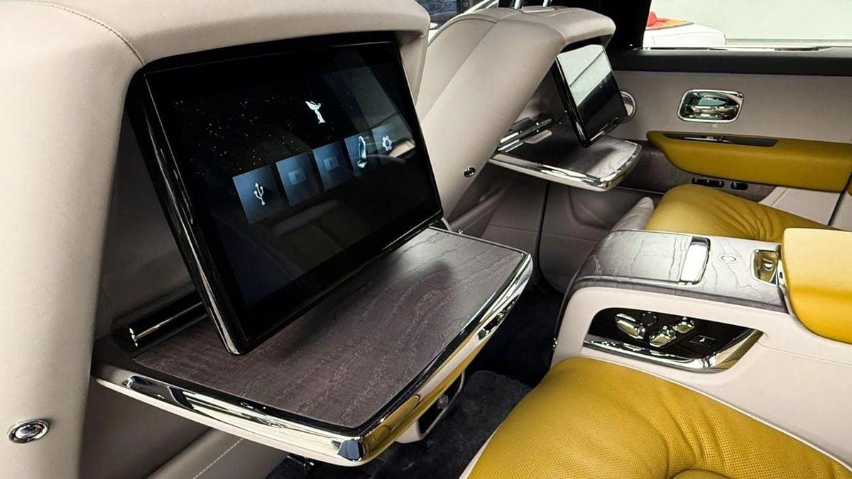 Rolls-Royce Cullinan Rolls Royce Cullinan Silver Badge - 2025 - Bespoke Color Edition-14-14