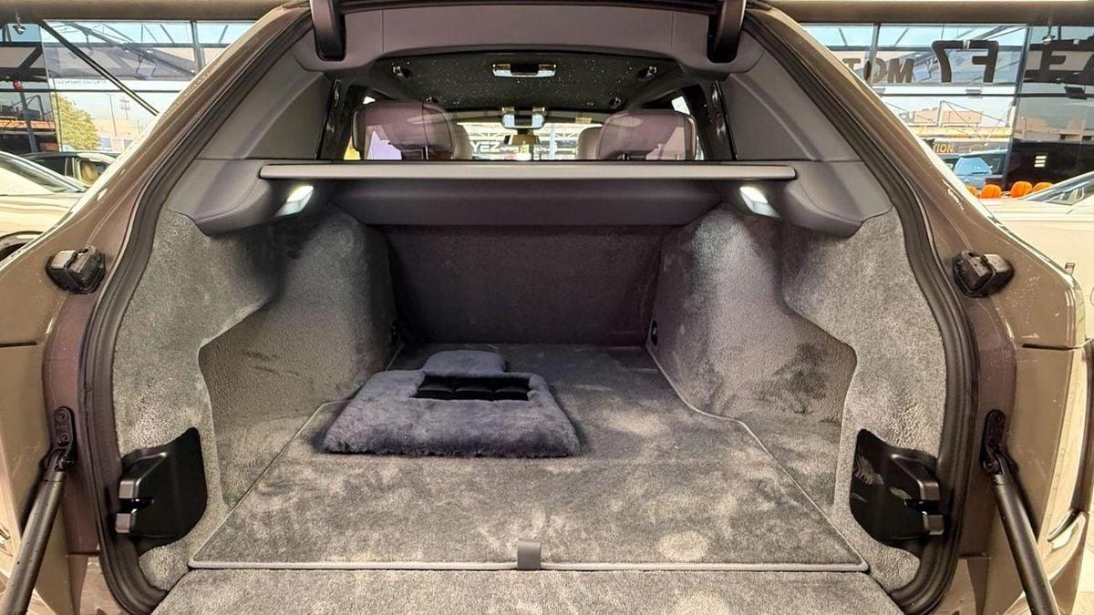 Rolls-Royce Cullinan Rolls Royce Cullinan Silver Badge - 2025 - Bespoke Color Edition-17-17