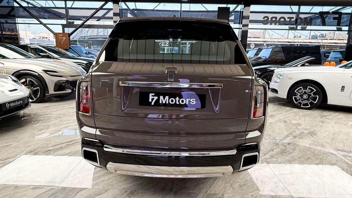 Rolls-Royce Cullinan Rolls Royce Cullinan Silver Badge - 2025 - Bespoke Color Edition-18-18