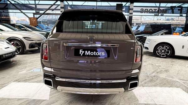 Rolls-Royce Cullinan Rolls Royce Cullinan Silver Badge - 2025 - Bespoke Color Edition