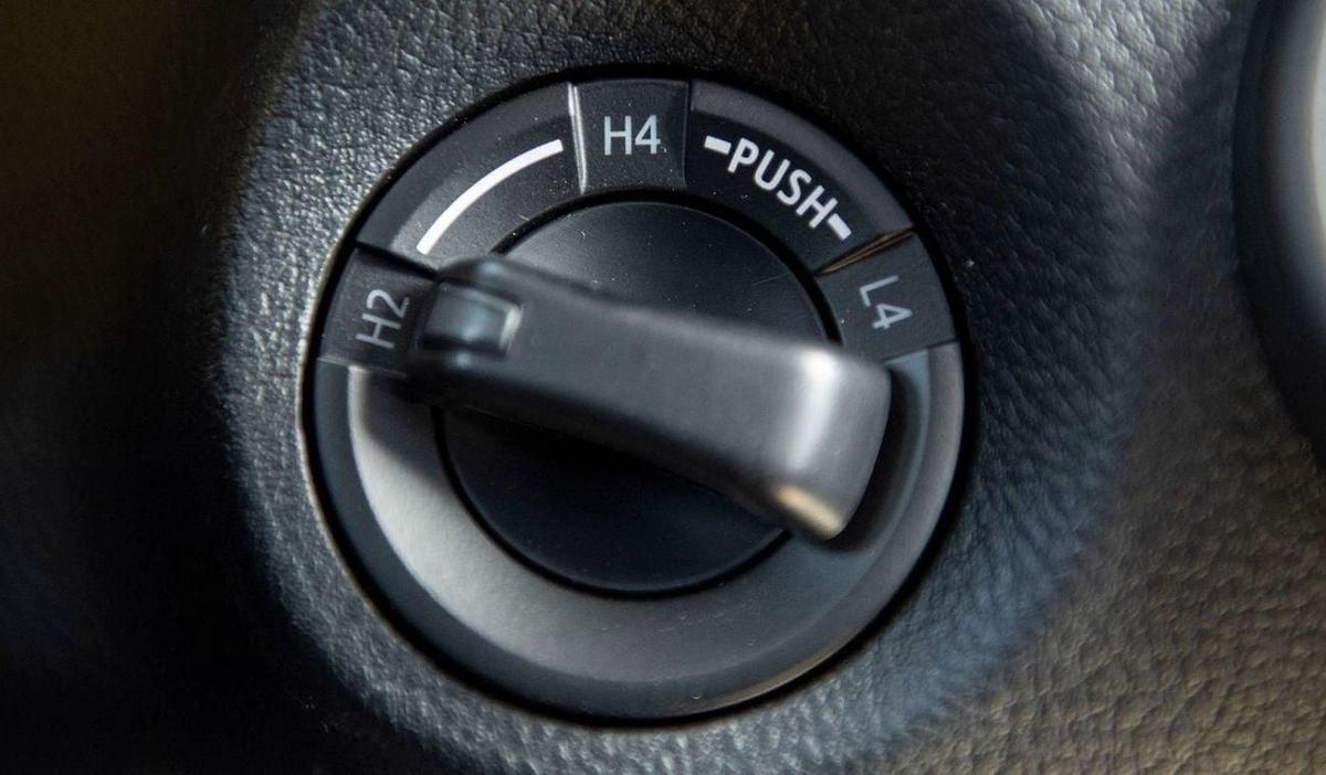 Toyota Hilux TOYOTA HILUX 2.4L MID OPTION A/T MY2025 FOR EXPORT-17-17