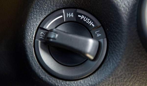 Toyota Hilux TOYOTA HILUX 2.4L MID OPTION A/T MY2025 FOR EXPORT