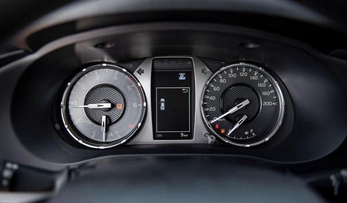 Toyota Hilux TOYOTA HILUX 2.4L MID OPTION A/T MY2025 FOR EXPORT-20-20