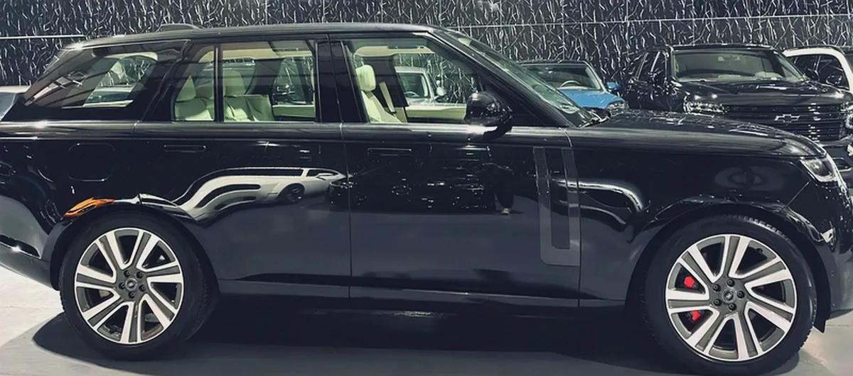 Land Rover Range Rover 2024 GCC specs for 569,000.00 AED-5-5