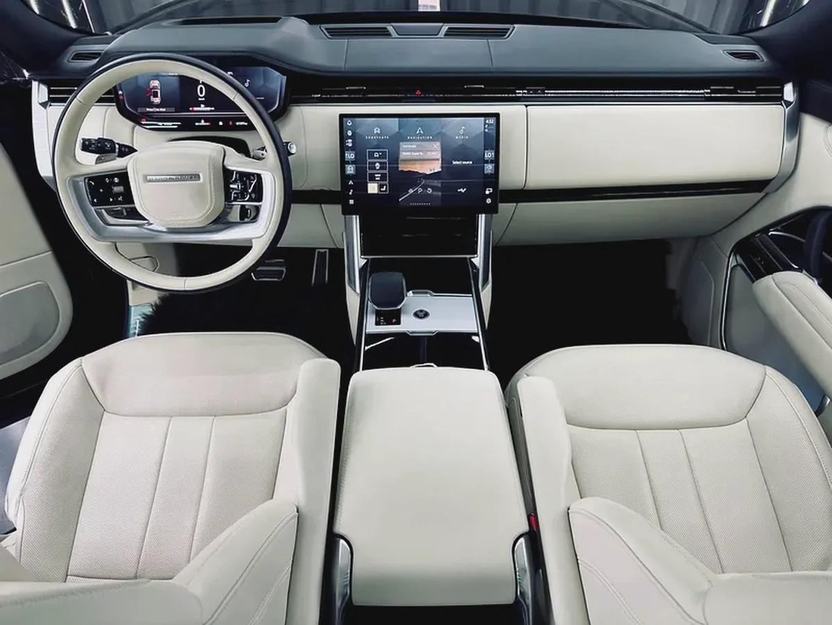 Land Rover Range Rover 2024 GCC specs for 569,000.00 AED-7-7