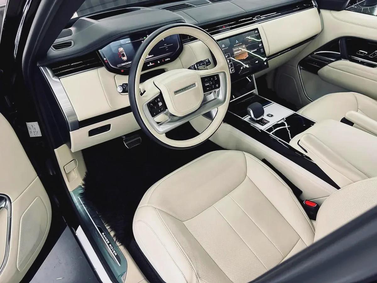 Land Rover Range Rover 2024 GCC specs for 569,000.00 AED-8-8