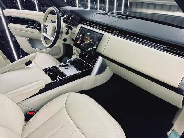 Land Rover Range Rover 2024 GCC specs for 569,000.00 AED