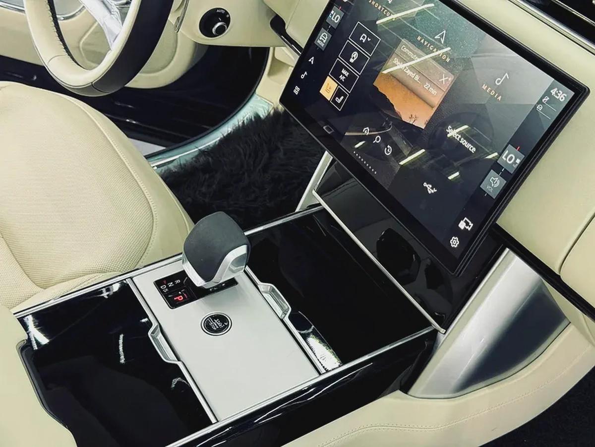 Land Rover Range Rover 2024 GCC specs for 569,000.00 AED-13-13