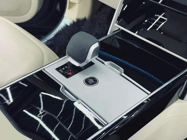 Land Rover Range Rover 2024 GCC specs for 569,000.00 AED