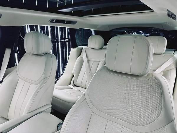 Land Rover Range Rover 2024 GCC specs for 569,000.00 AED