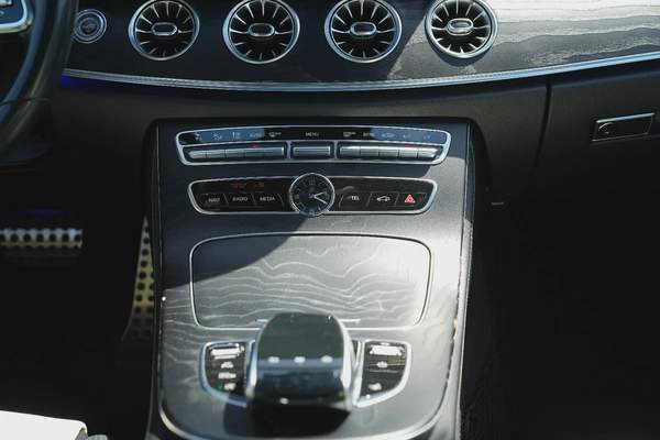 Mercedes-Benz E-Class E 450 2025 - American Specs
