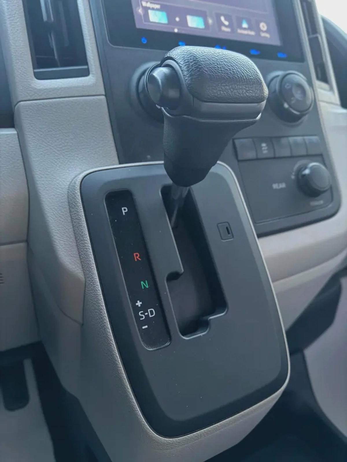 Toyota Haice automatic 2024 very good condition-4-4