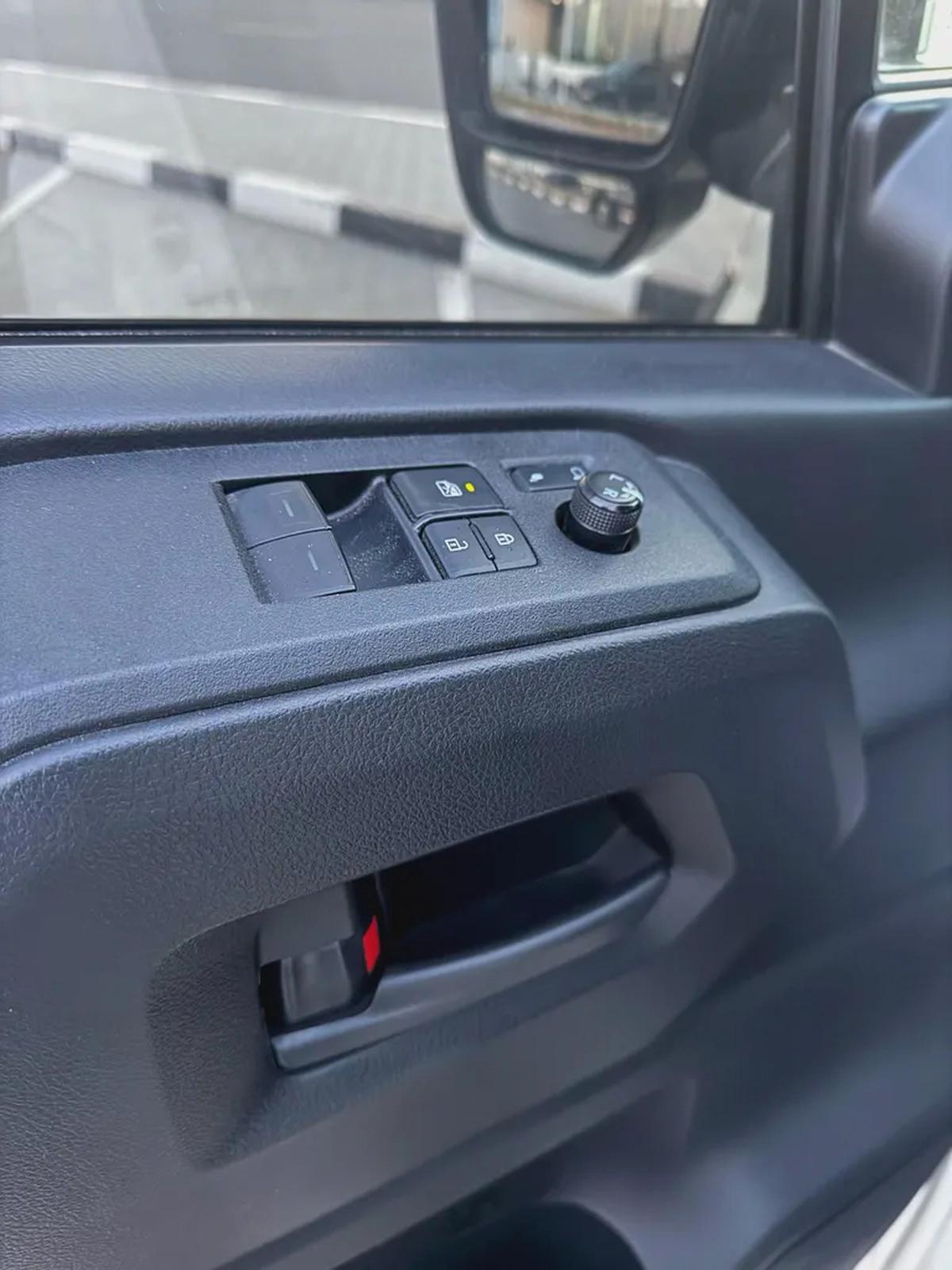 Toyota Haice automatic 2024 very good condition-6-6