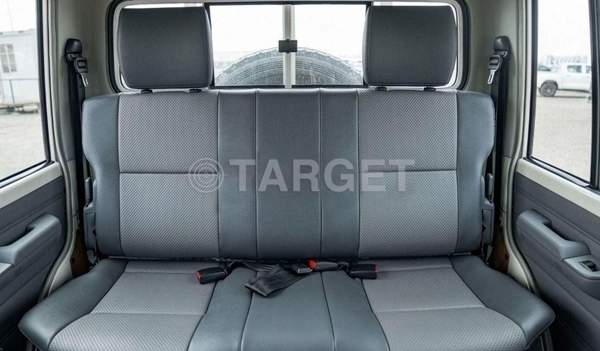 Toyota Land Cruiser Pick Up LAND CRUISER LC79 4.2L V6 DUBAL CAPIN