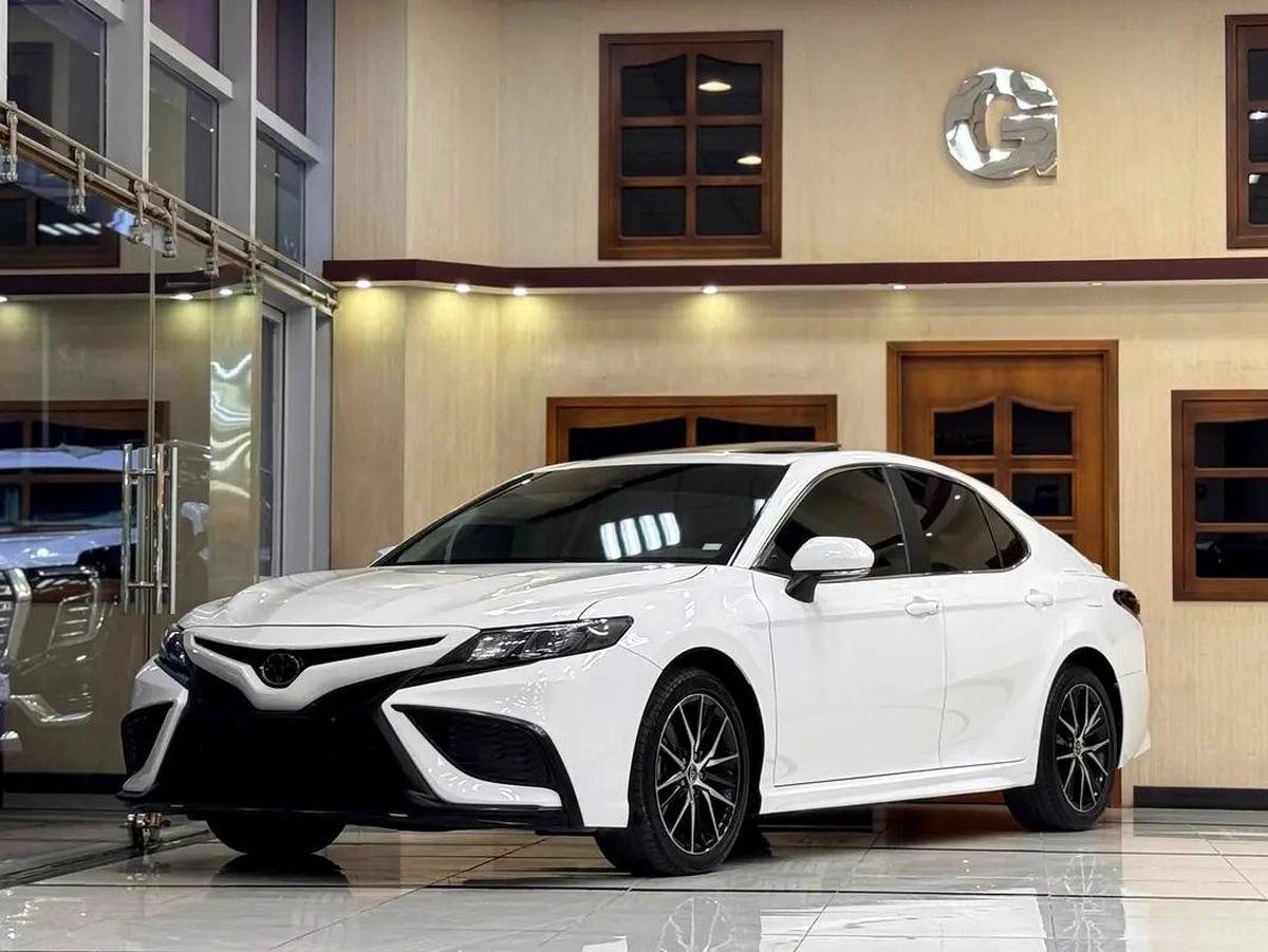 CAMRY SE / 23,000 Km / FULL OPTION / 3 YEARS WARRANTY-0-0