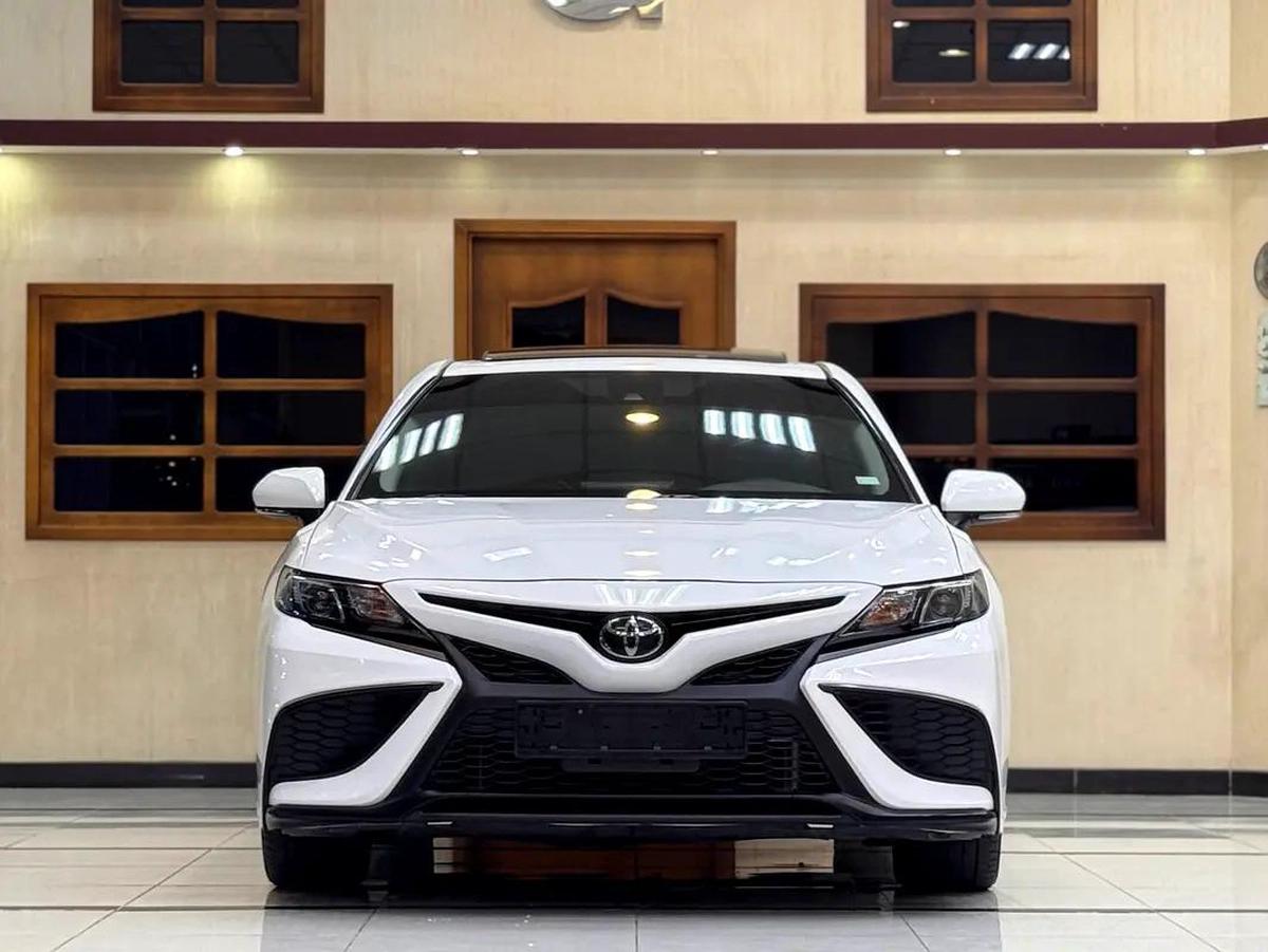CAMRY SE / 23,000 Km / FULL OPTION / 3 YEARS WARRANTY-10-10