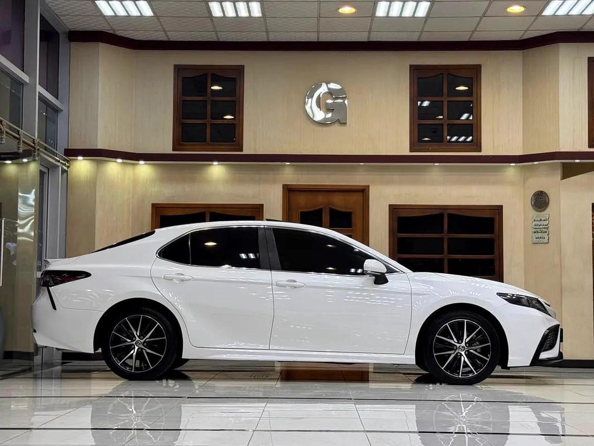 CAMRY SE / 23,000 Km / FULL OPTION / 3 YEARS WARRANTY-19-19