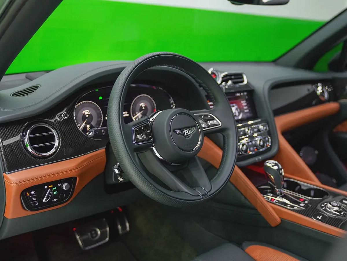 2022 BENTAYGA BLACKLINE - TOURING PACKAGE - MULLINER - CARBON PACKAGE WITH NAIM-7-7