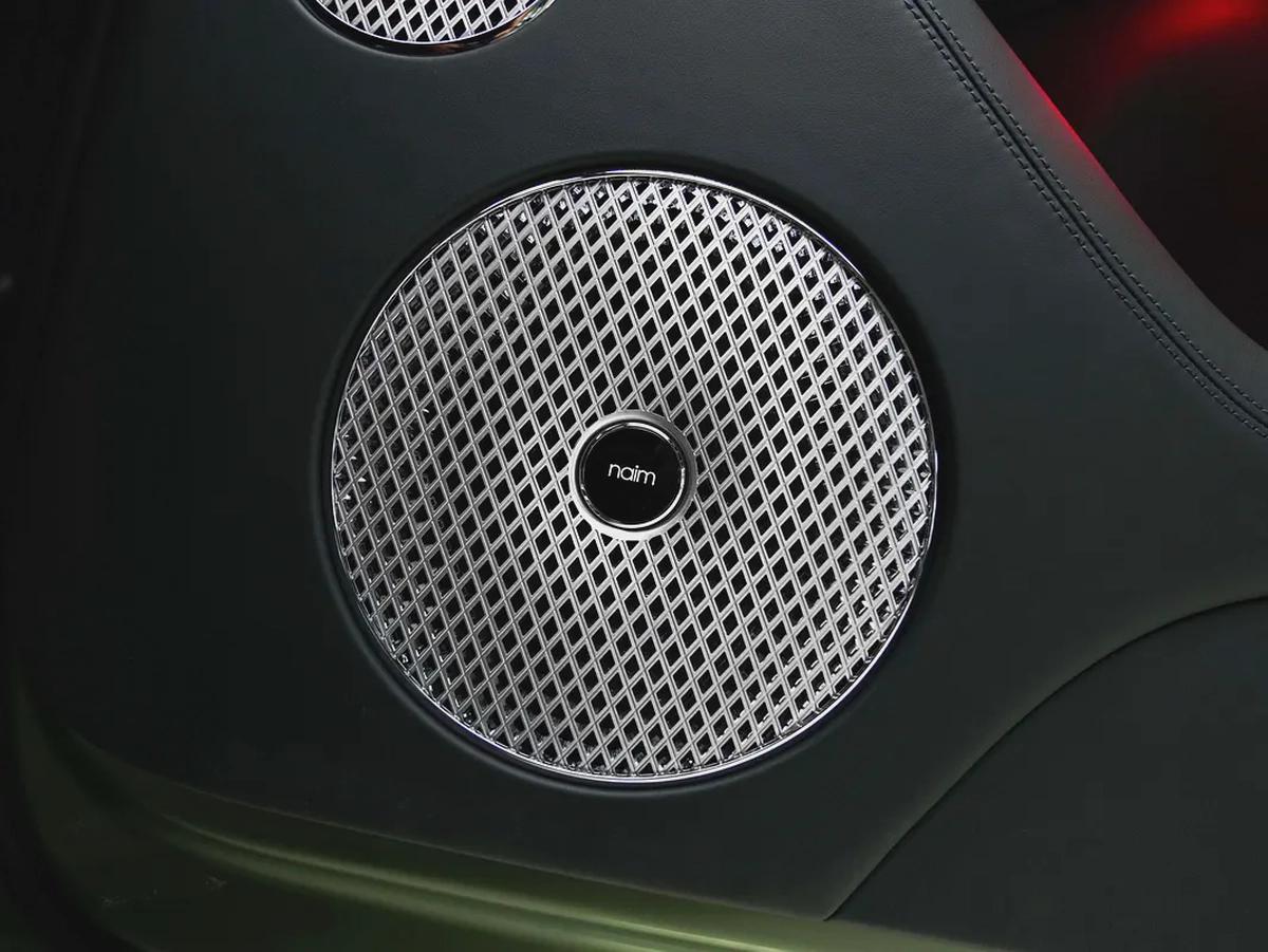 2022 BENTAYGA BLACKLINE - TOURING PACKAGE - MULLINER - CARBON PACKAGE WITH NAIM-16-16