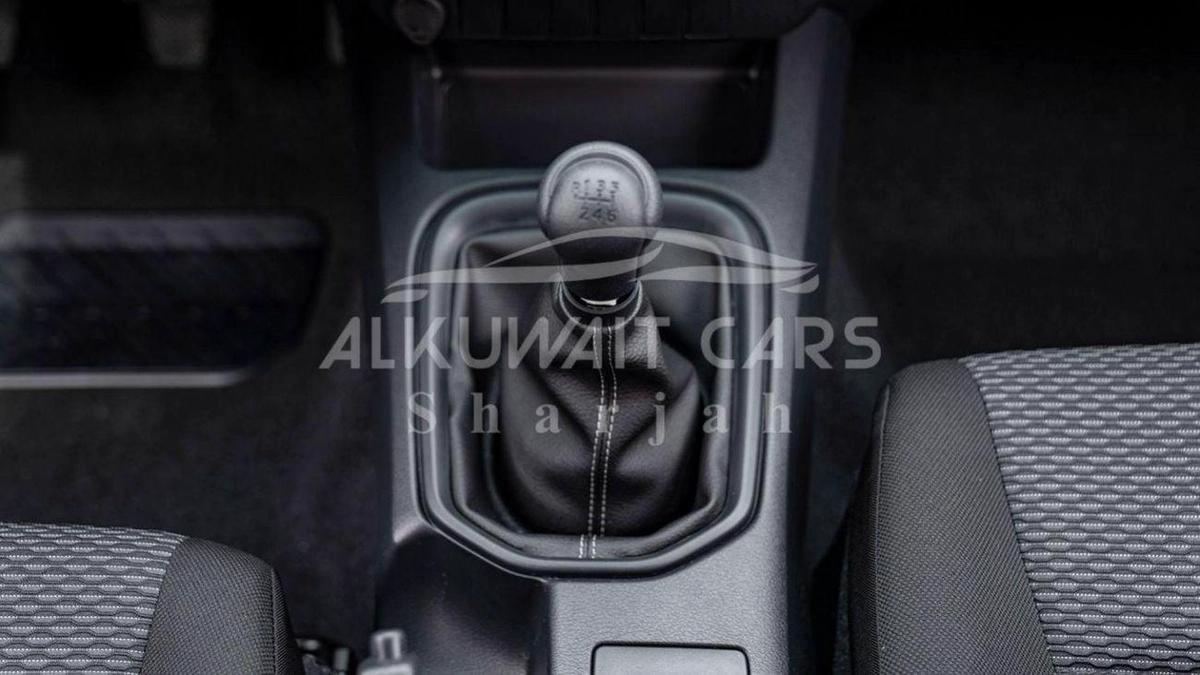 Toyota Hilux TOYOTA HILUX DC 2.4L Diesel MT 4X4 P.WINDOW 2025-12-12