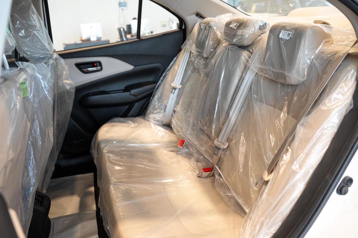 Suzuki Dzire GLX-15-15