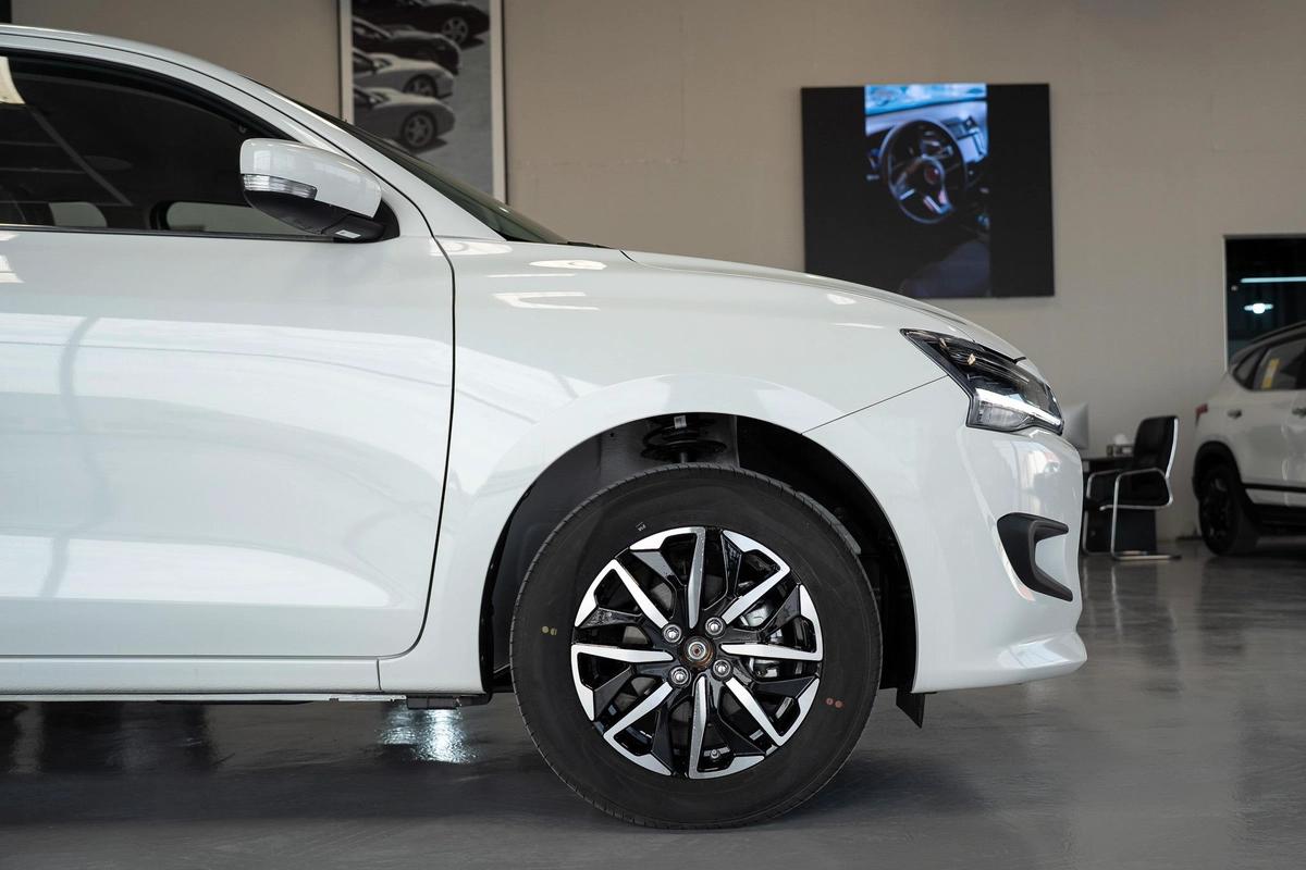 Suzuki Dzire GLX-7-7