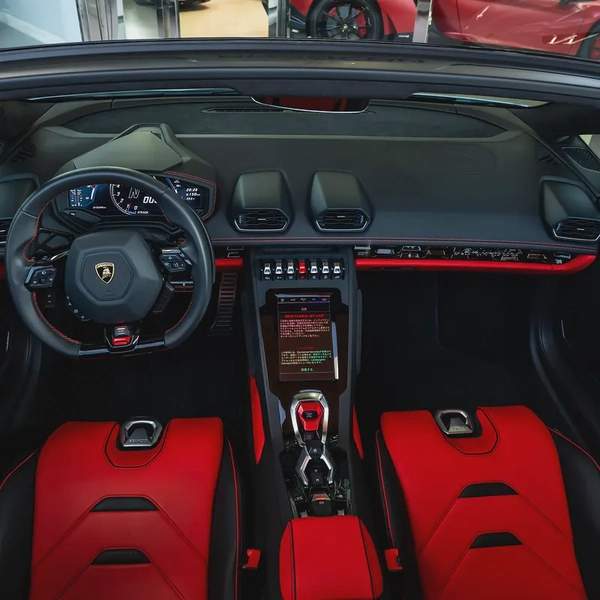 2021 LAMBOPRGHINI HURACAN EVO SPYDER DONEONLY 10,000KM( WITH ONE YEAR WARRANTY+ SERVICE)