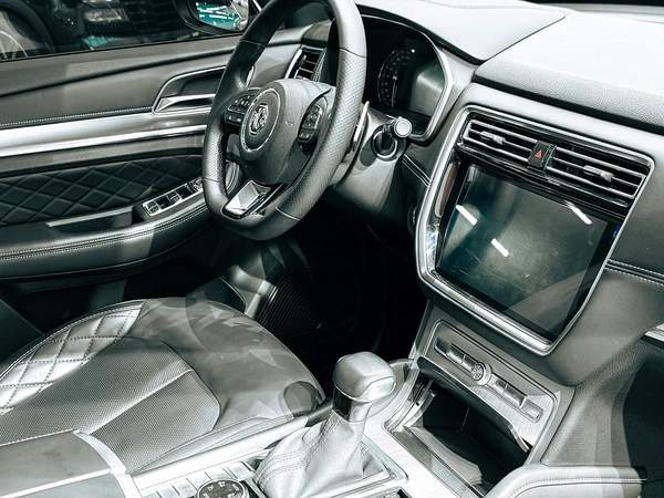 AED 1,175 // 20%DP // 2023 MG RX8 2.0T V4 4WD Black Edition