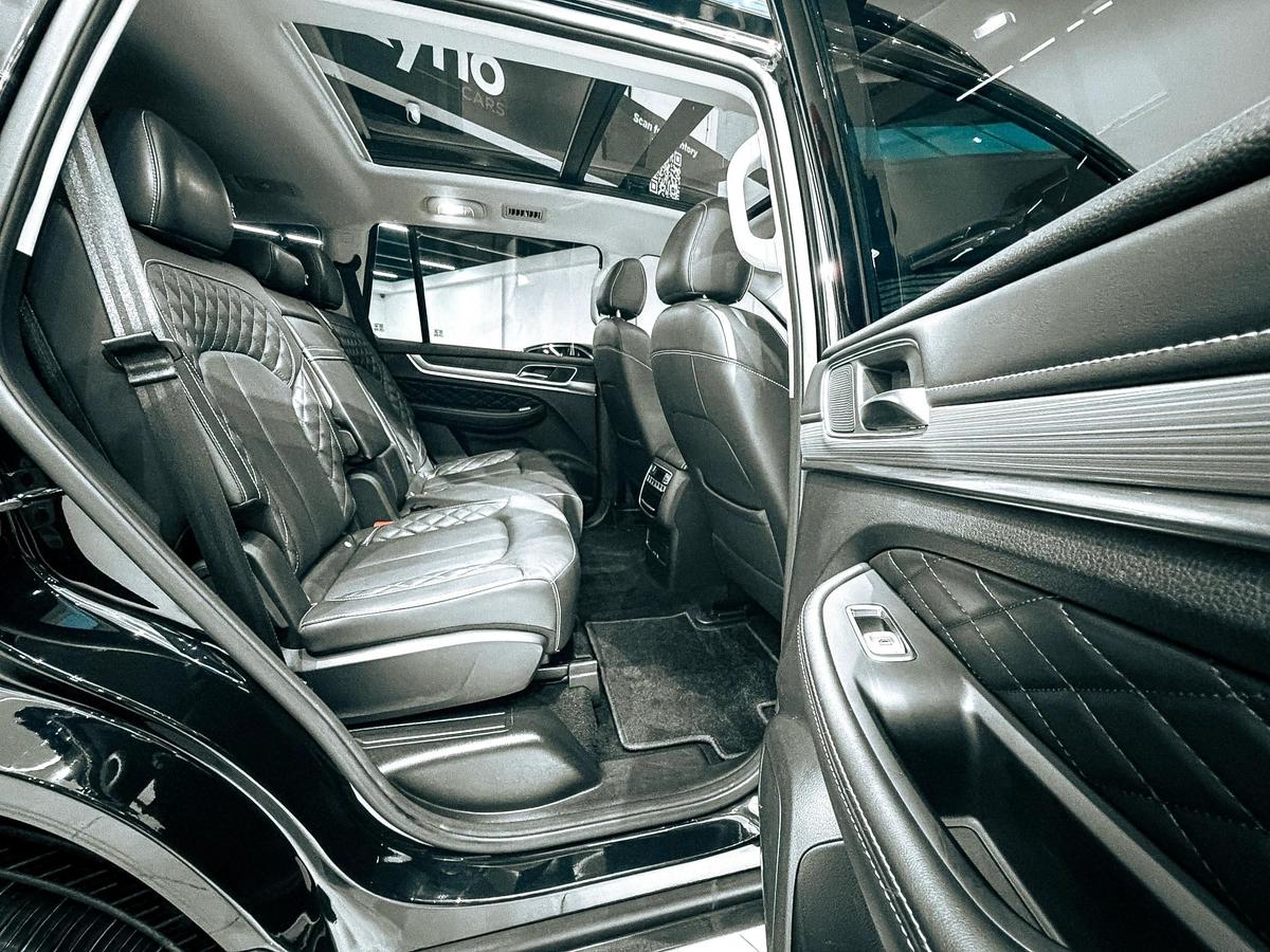 AED 1,175 // 20%DP // 2023 MG RX8 2.0T V4 4WD Black Edition-3-3