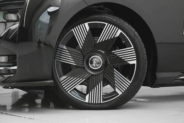 2024 ROLLS ROYCE SPECTRE WITH WARRANTY AND SERVICE CONTRACT