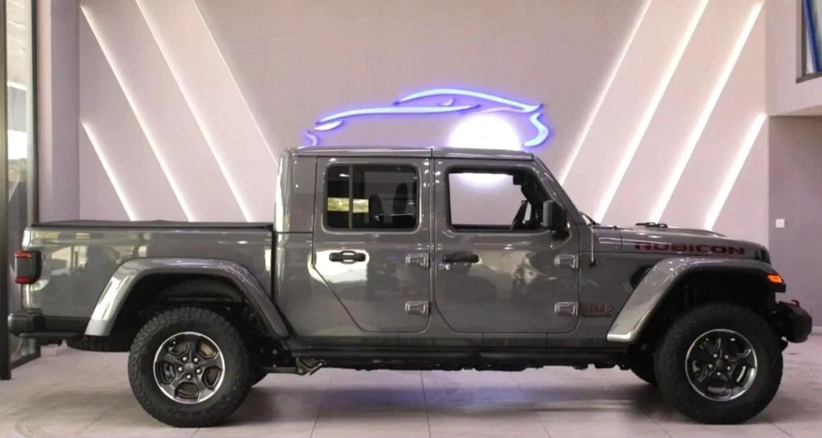 2023 Gladitor Rubicon Edition // No Accidents-16-16