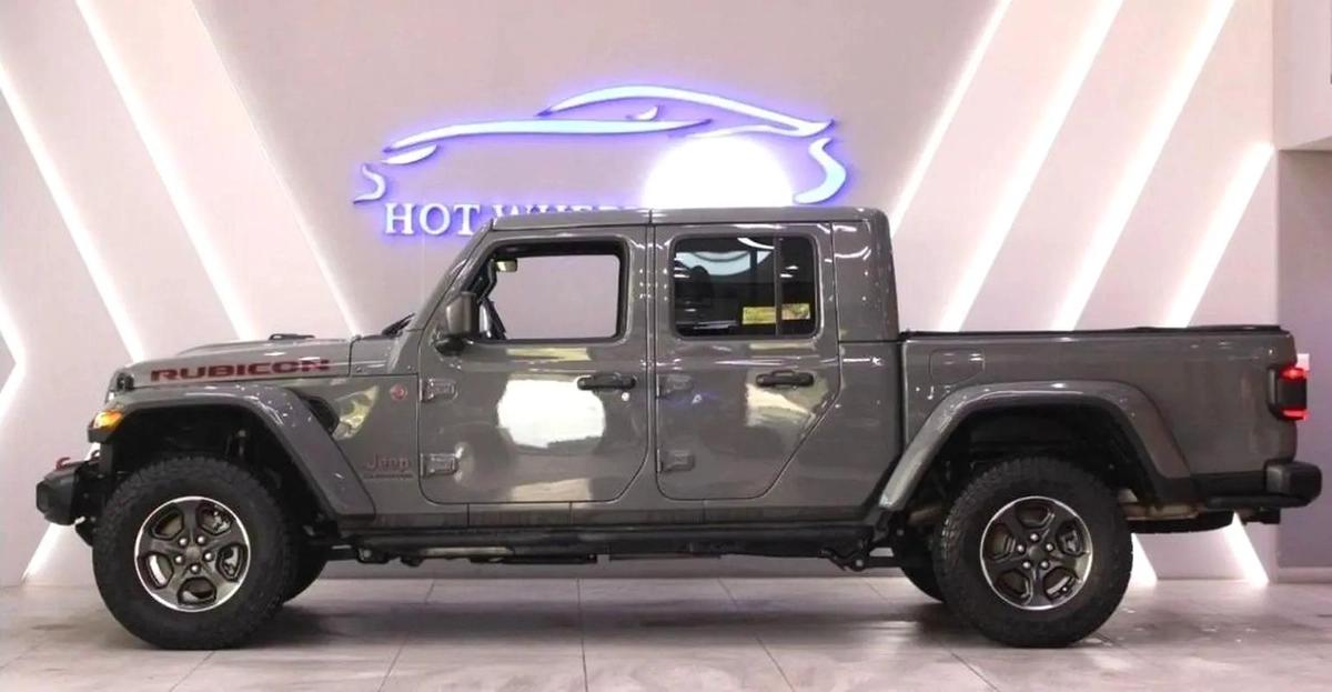 2023 Gladitor Rubicon Edition // No Accidents-6-6