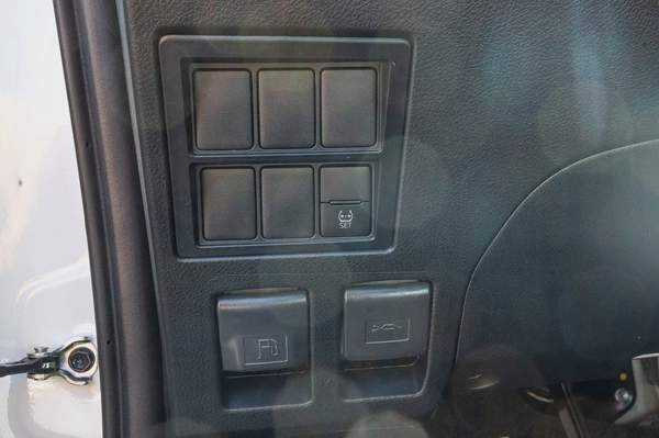 Toyota Hilux DLX 2.4L Diesel AT 2026