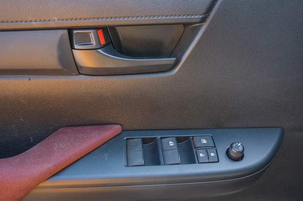 Toyota Hilux DLX 2.4L Diesel AT 2026