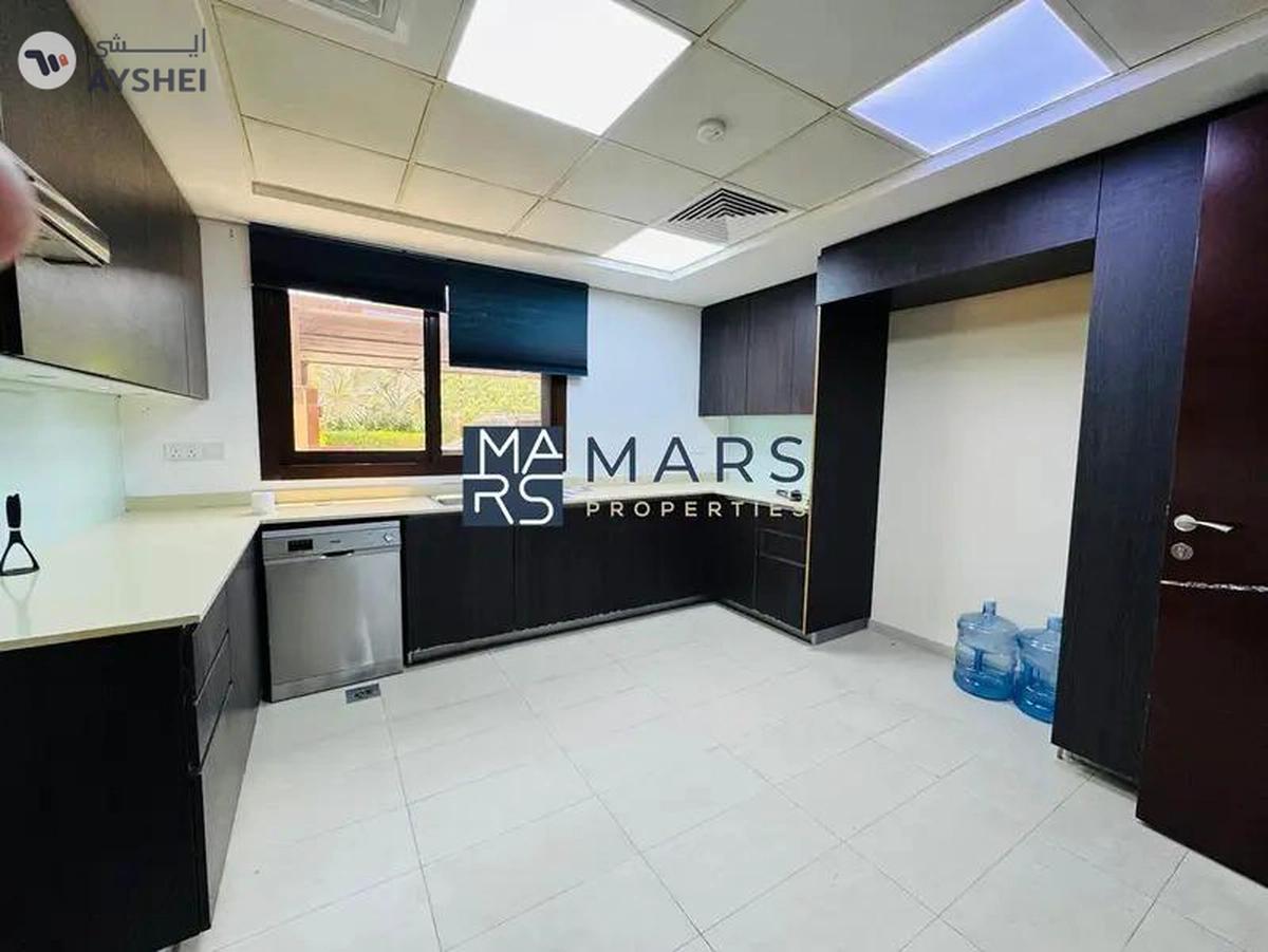 Middle Unit | Prime Location | Ready To Move-9-9