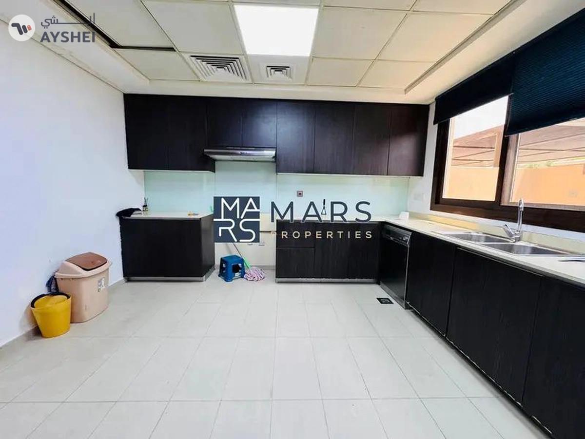 Middle Unit | Prime Location | Ready To Move-10-10