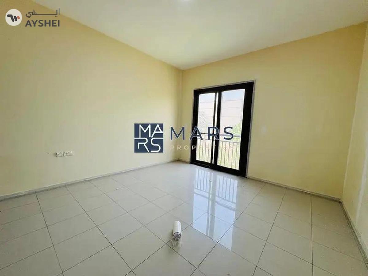 Middle Unit | Prime Location | Ready To Move-18-18