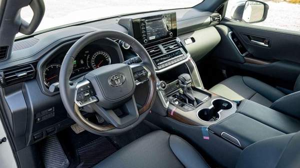 Toyota Land Cruiser LC300 VX 4.0P AT MY2024 – WHITE