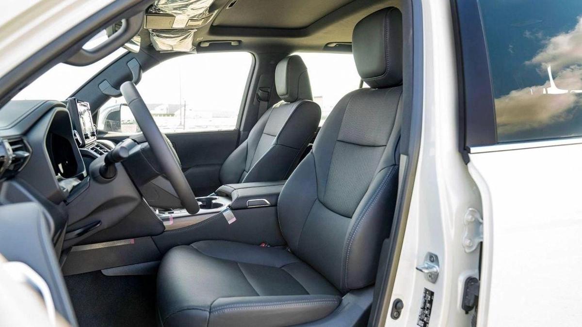 Toyota Land Cruiser LC300 VX 4.0P AT MY2024 – WHITE-12-12