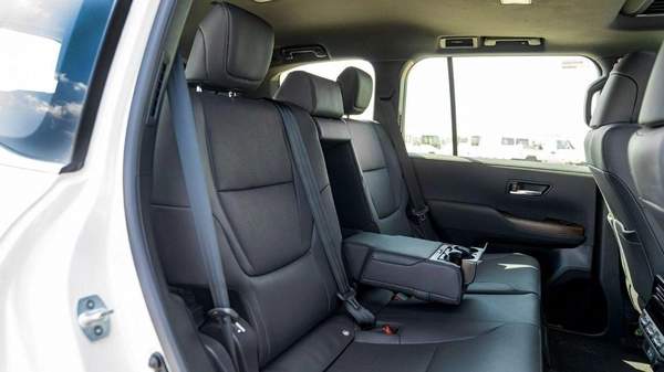 Toyota Land Cruiser LC300 VX 4.0P AT MY2024 – WHITE