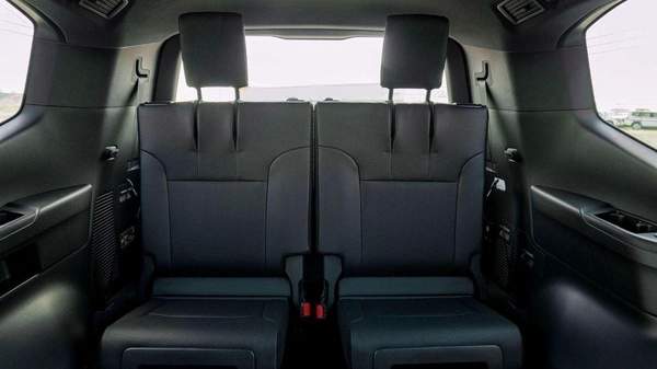 Toyota Land Cruiser LC300 VX 4.0P AT MY2024 – WHITE