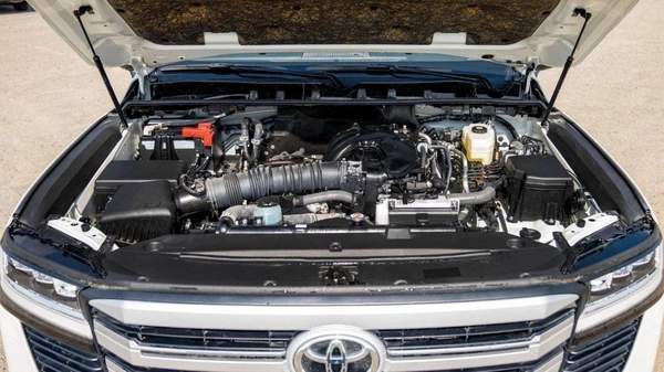 Toyota Land Cruiser LC300 VX 4.0P AT MY2024 – WHITE