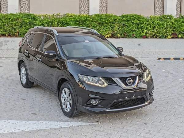 Nissan X-Trail GCC MID Option With 4WD Premium Condition Low Km Car Perfect For Family