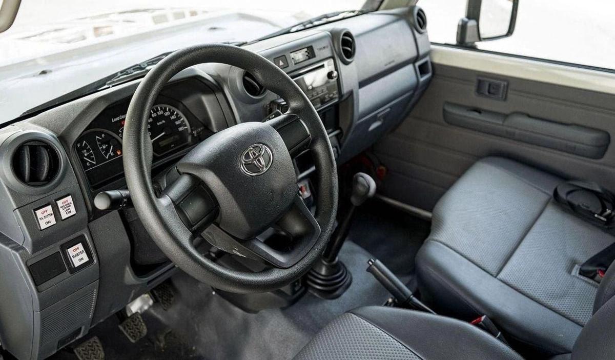 Toyota Land Cruiser 70 Toyota land cruiser Hardtop LC 78 4.2L ambulance MY2024-20-20