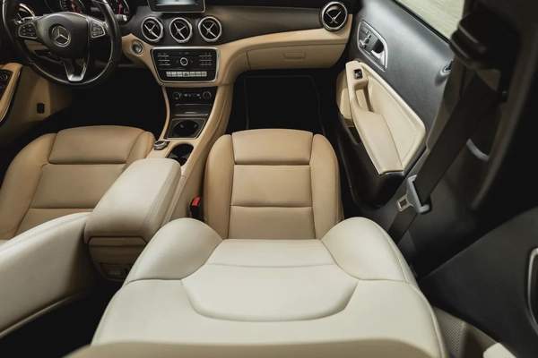 Mercedes-Benz GLA 220