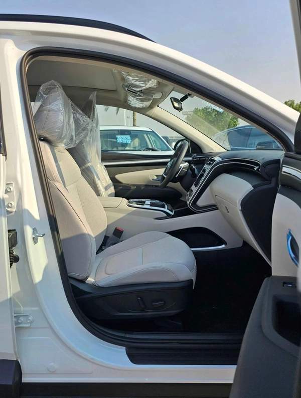 Hyundai Tucson 1.6L V4 PETROL / PUSH START / DVD CAMERA / PANORAMIC ROOF/ (CODE# TC16FO)